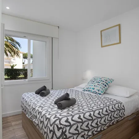 Amb Piscina I Aparcament - Baixos Amb Jardinet Apartament