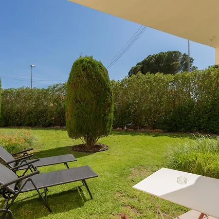 Amb Piscina I Aparcament - Baixos Amb Jardinet *